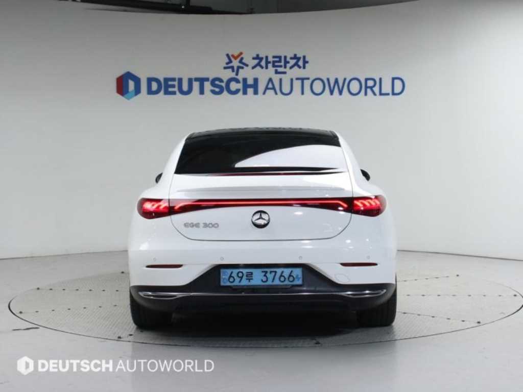 Mercedes Benz EQE - Vista 4