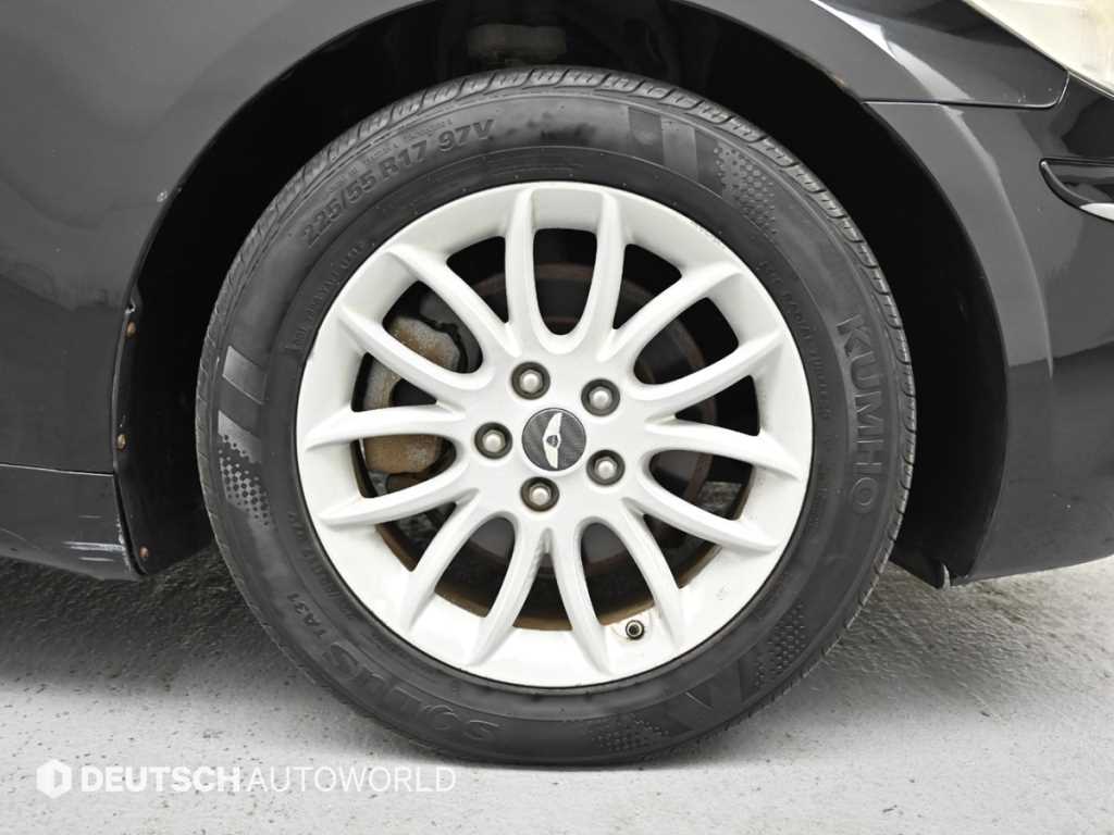 HYUNDAI Genesis - Vista 6