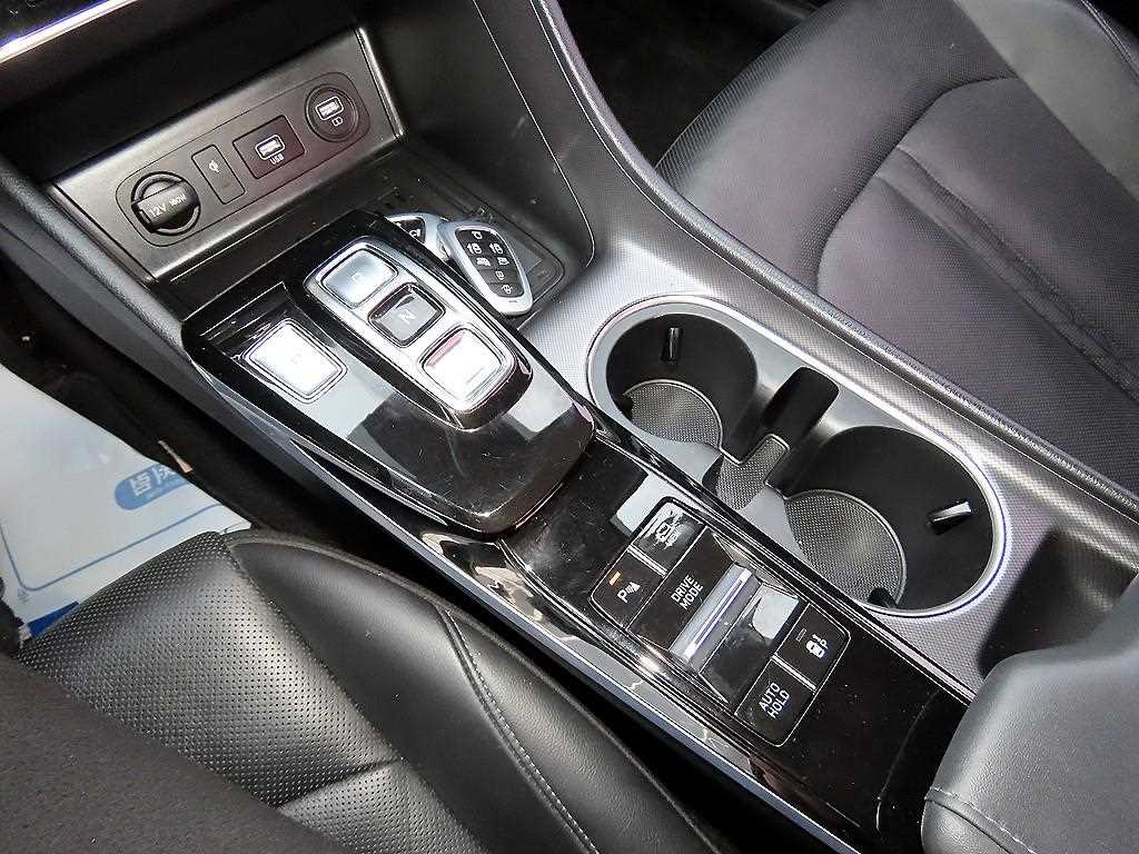 HYUNDAI Sonata - Vista 10