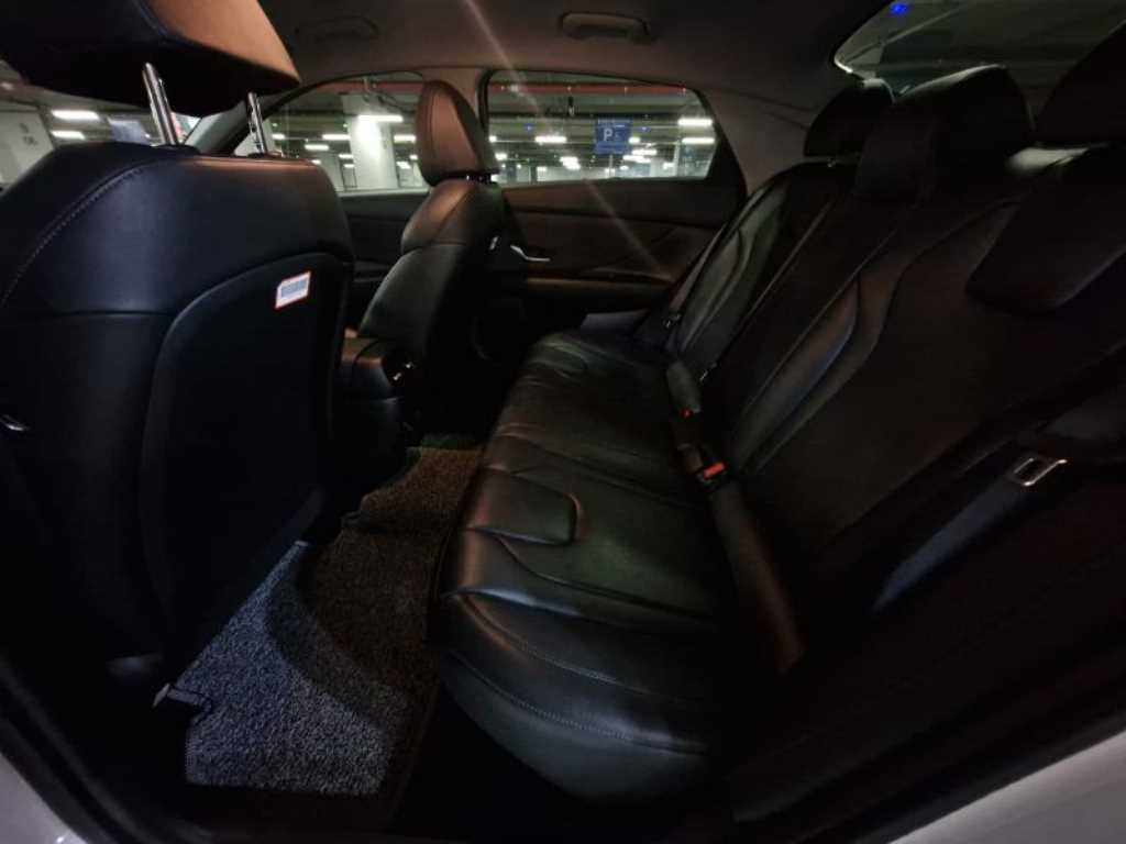 HYUNDAI Avante - Vista 7