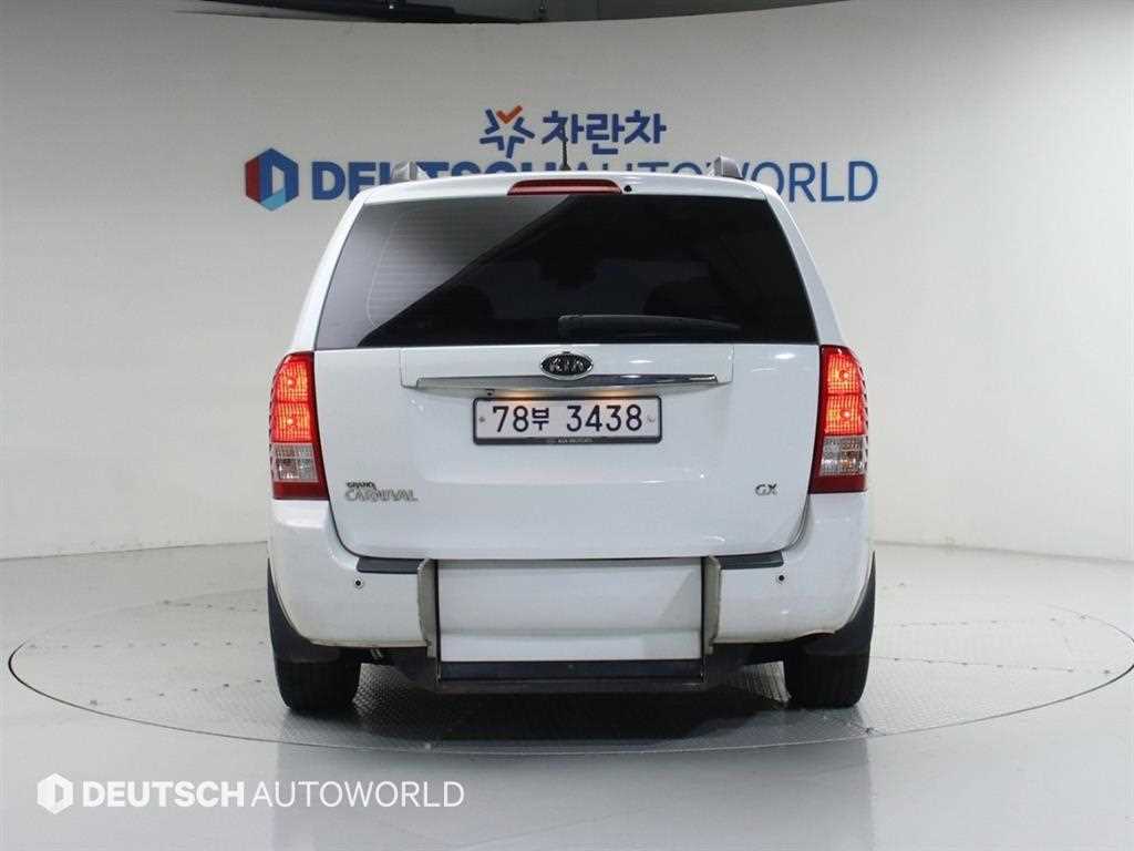 KIA Carnival - Vista 4