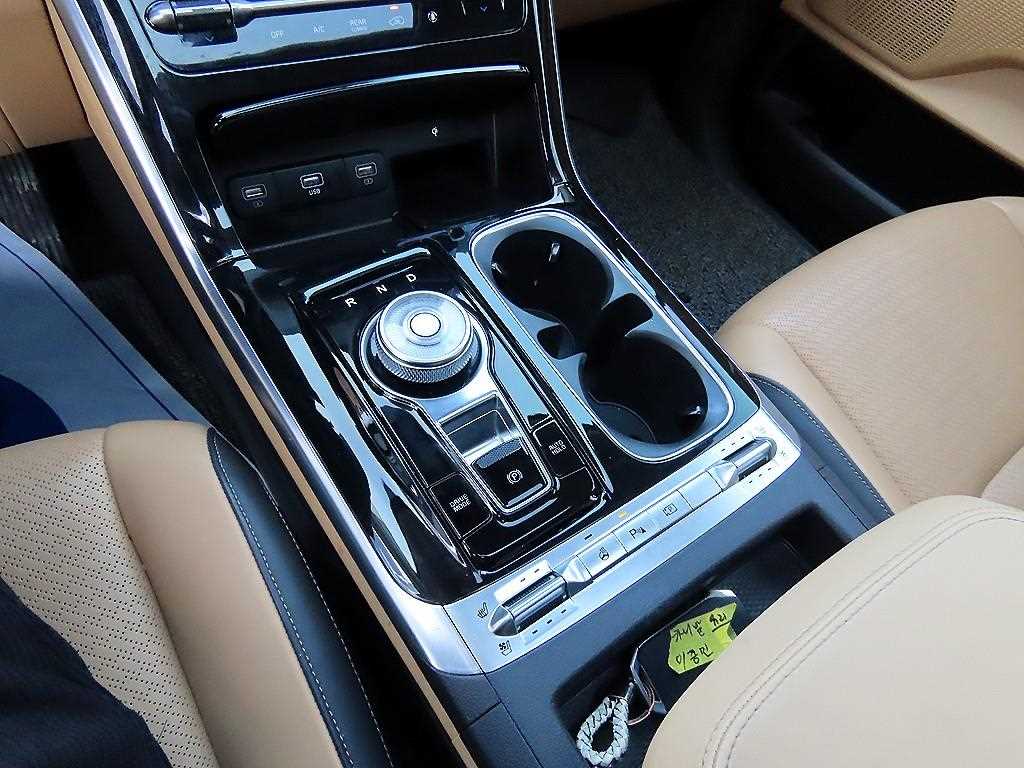 KIA Carnival - Vista 11