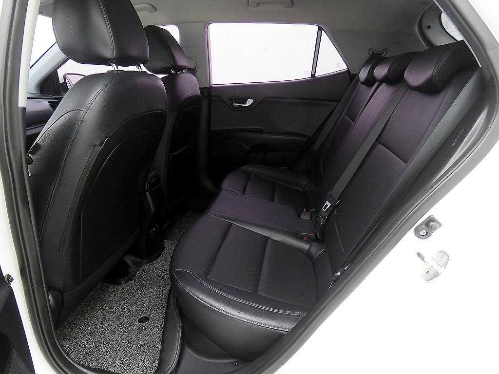 KIA Stonic - Vista 8