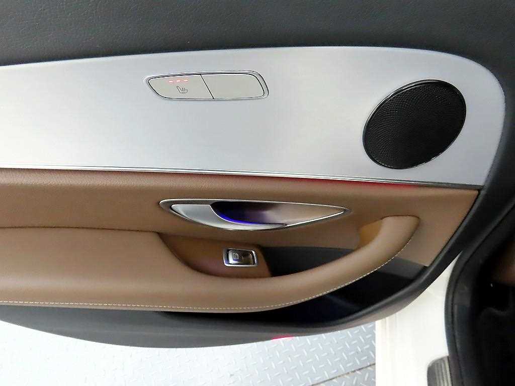 Mercedes Benz E class - Vista 12