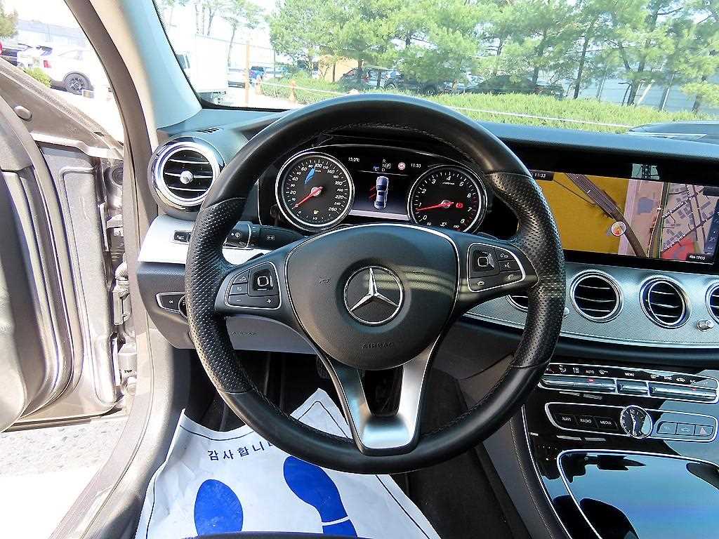 Mercedes Benz E class - Vista 8