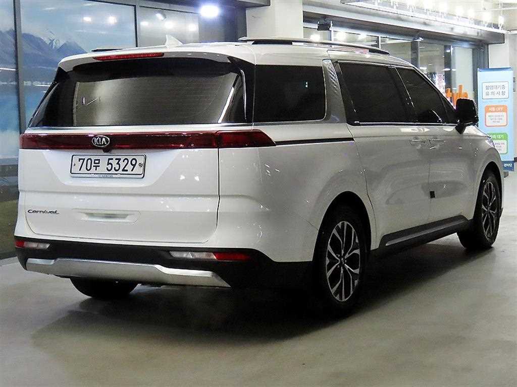 KIA Carnival - Vista 4
