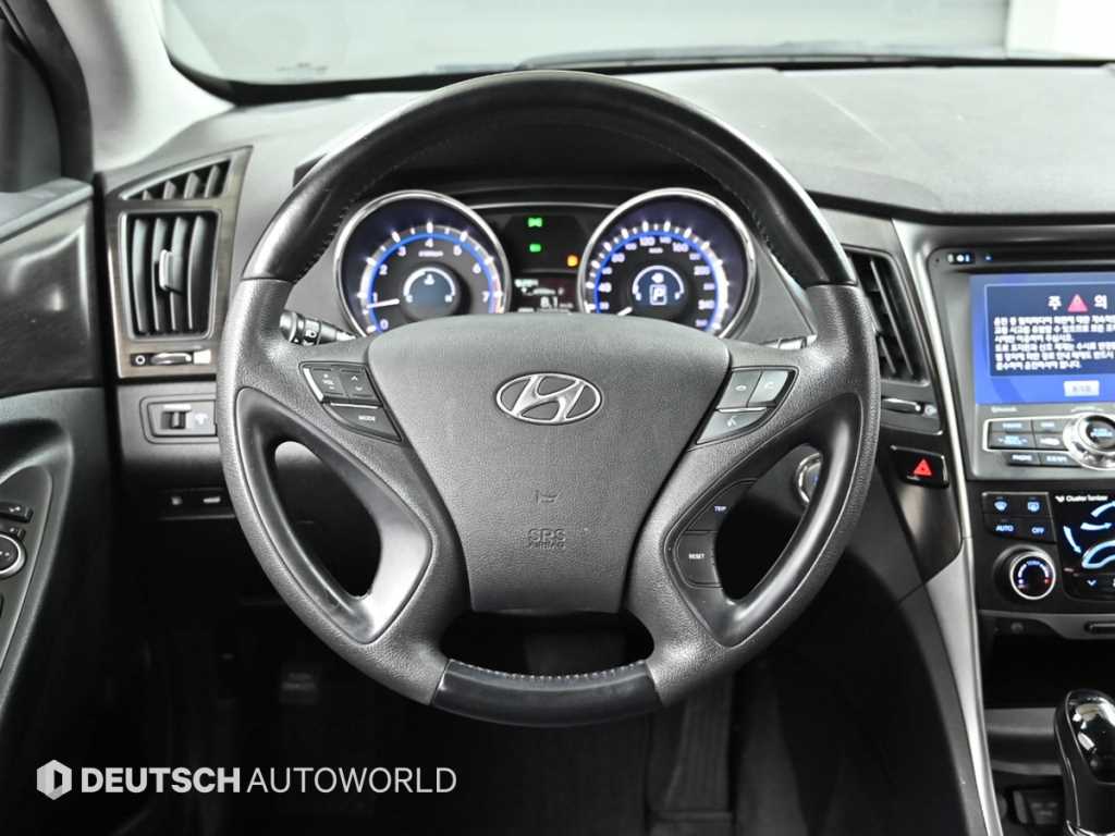 HYUNDAI Sonata - Vista 12