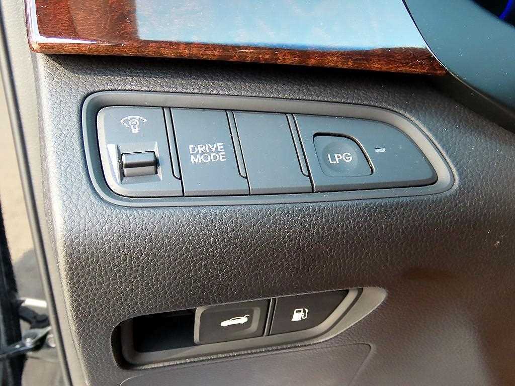 HYUNDAI Grandeur - Vista 12