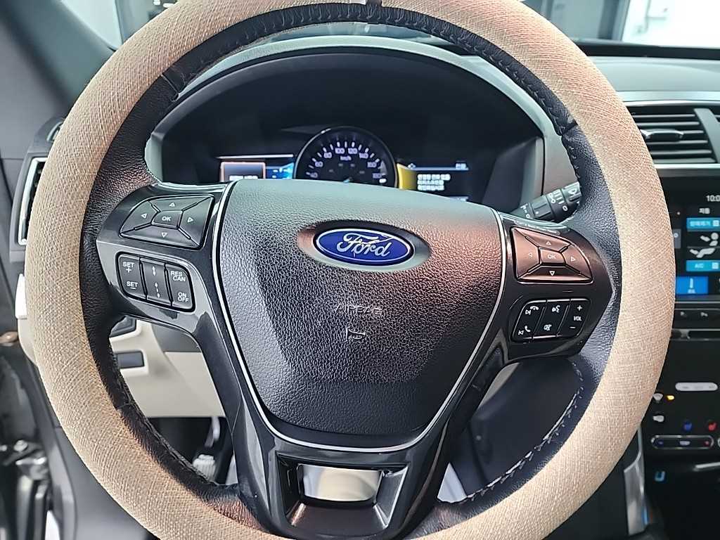 Ford Explorer - Vista 9