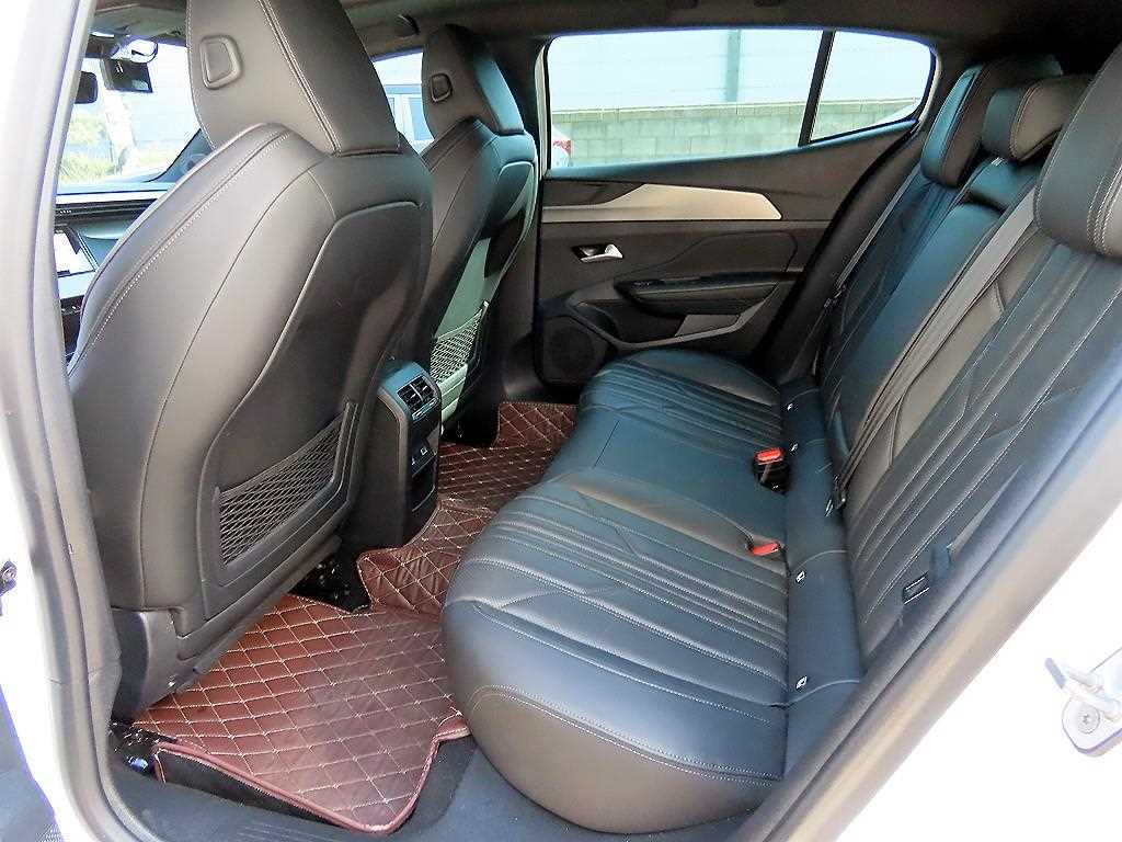 Peugeot 408 - Vista 6