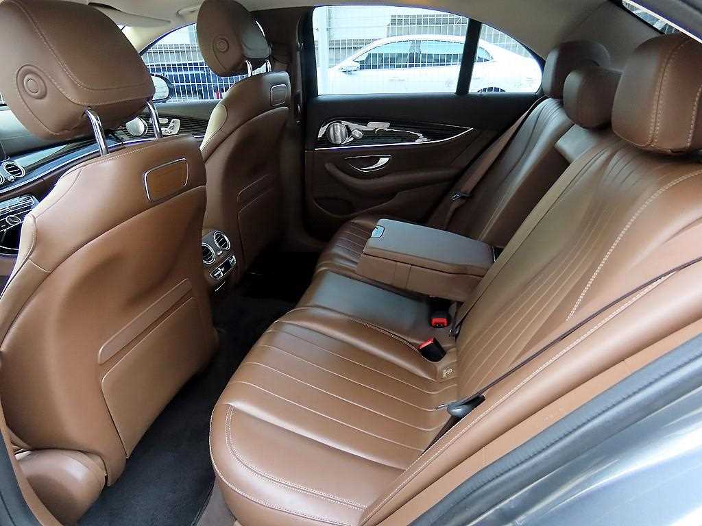 Mercedes Benz E class - Vista 6