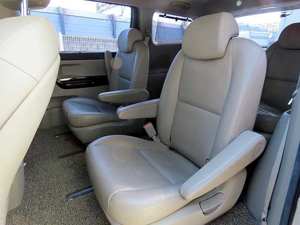 KIA Carnival - Vista 6