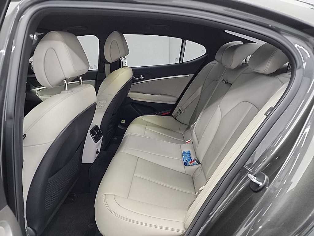 Genesis G70 - Vista 12