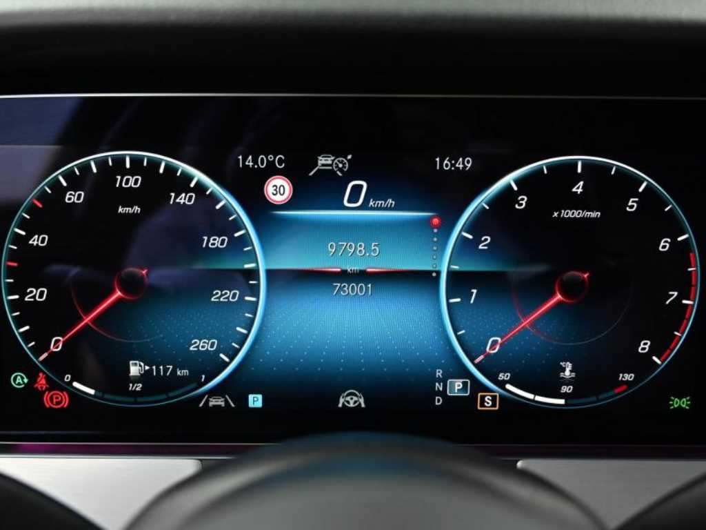 Mercedes Benz E class - Vista 8