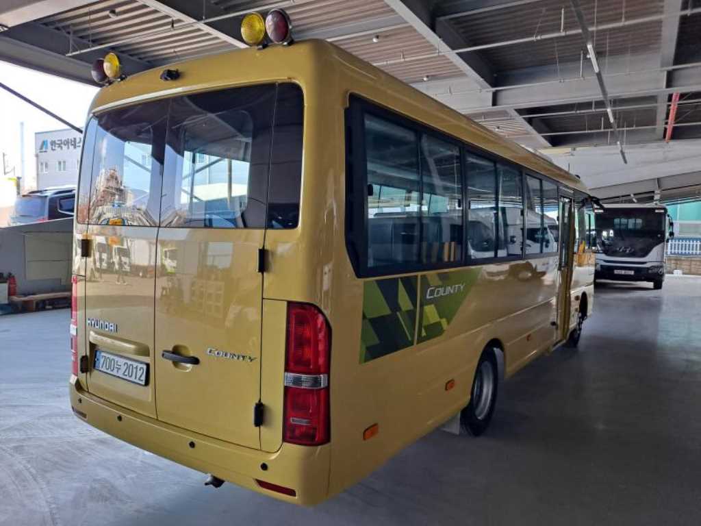 medium and large bus Hyundai bus - Vista 6