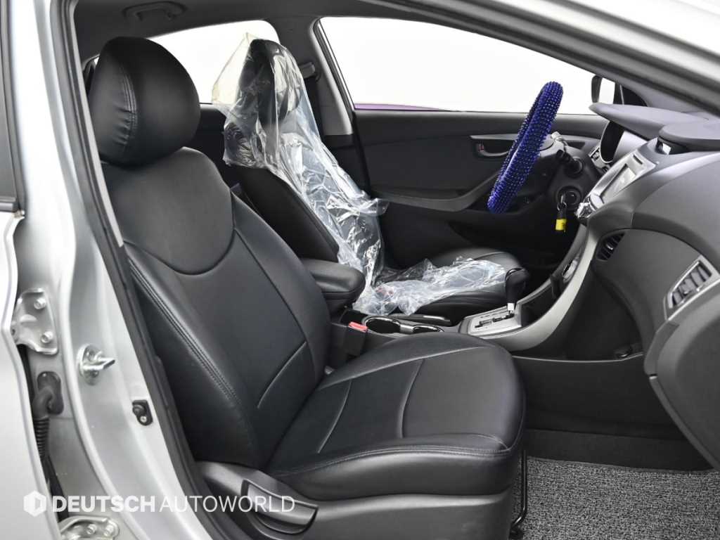 HYUNDAI Avante - Vista 10