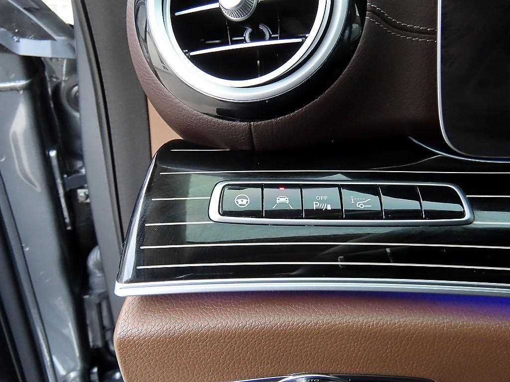 Mercedes Benz E class - Vista 12