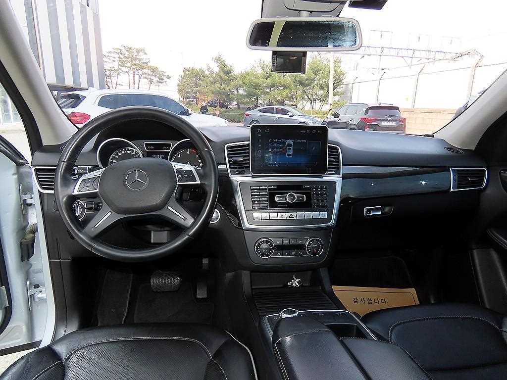 Mercedes Benz M Class - Vista 7