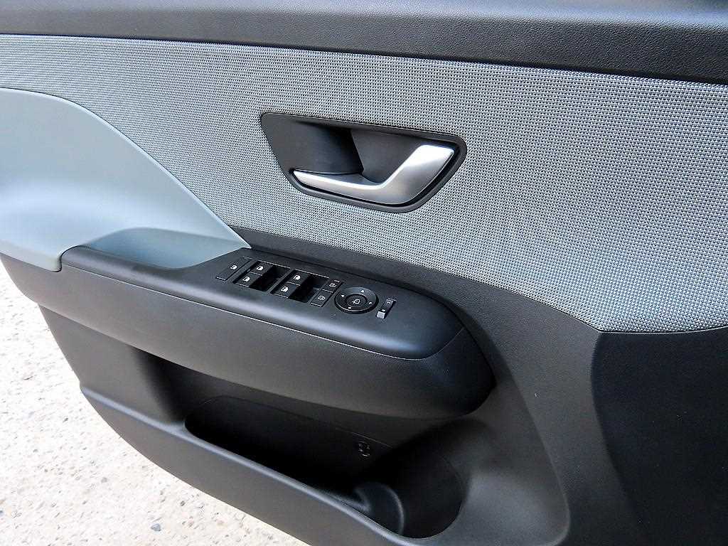 HYUNDAI Kona - Vista 12