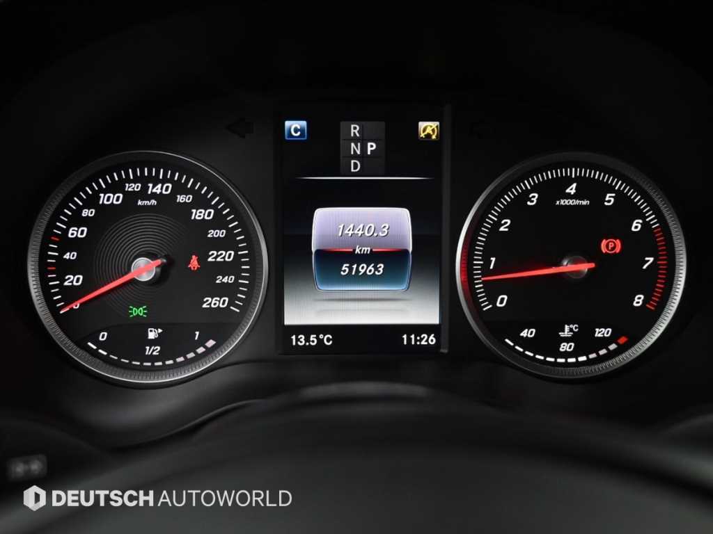 Mercedes Benz C Class - Vista 8