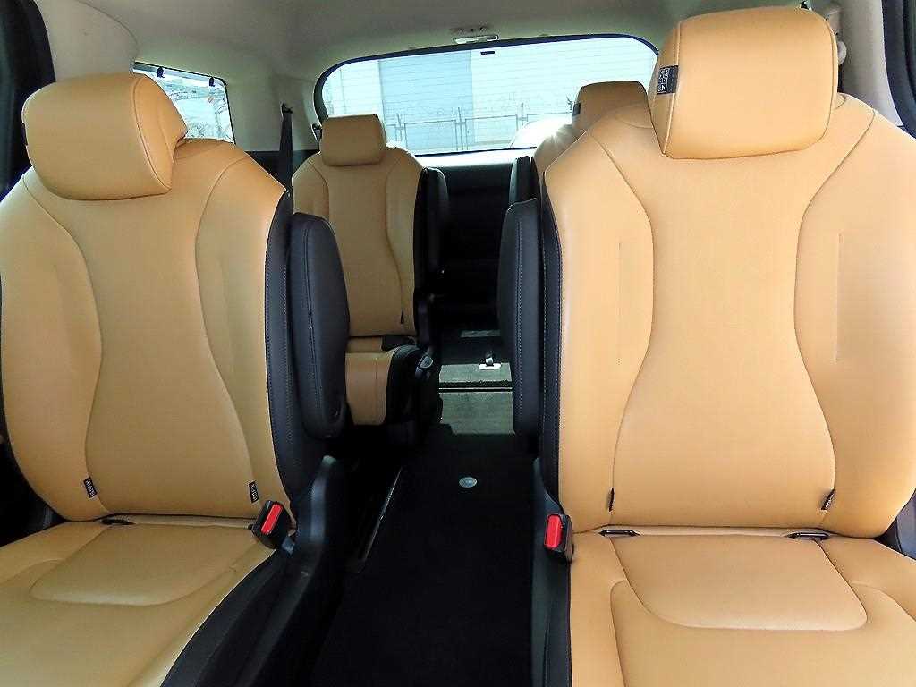 KIA Carnival - Vista 7