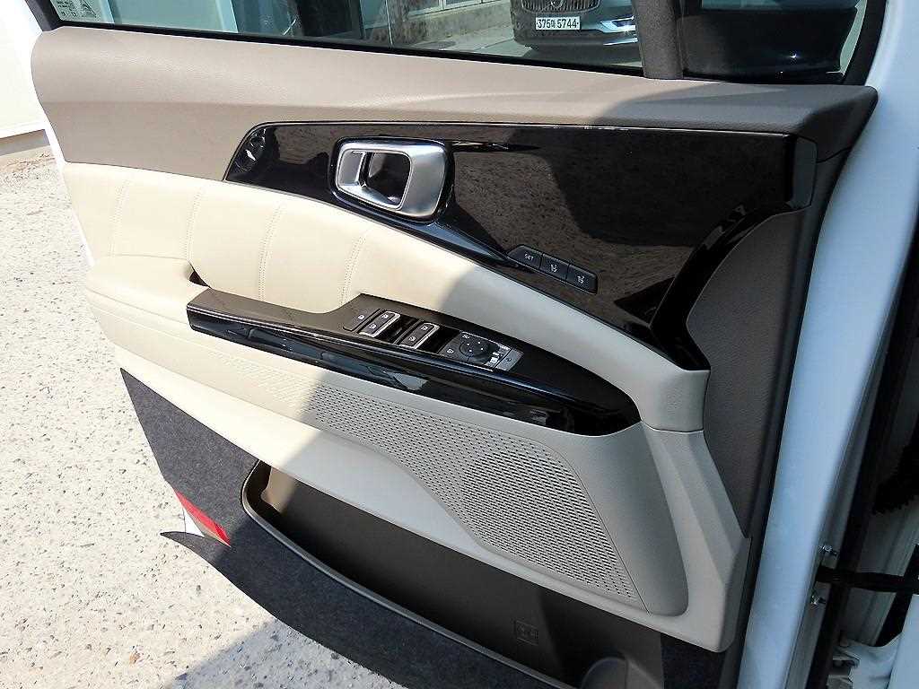 KIA Carnival - Vista 11