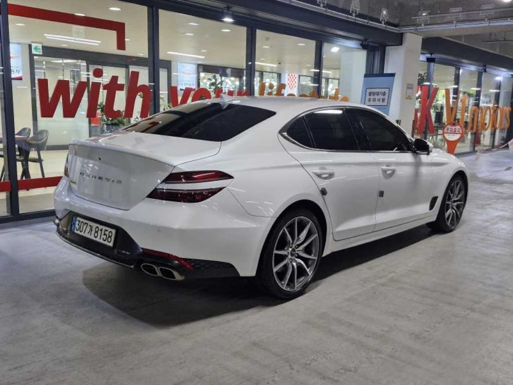 Genesis G70 - Vista 4