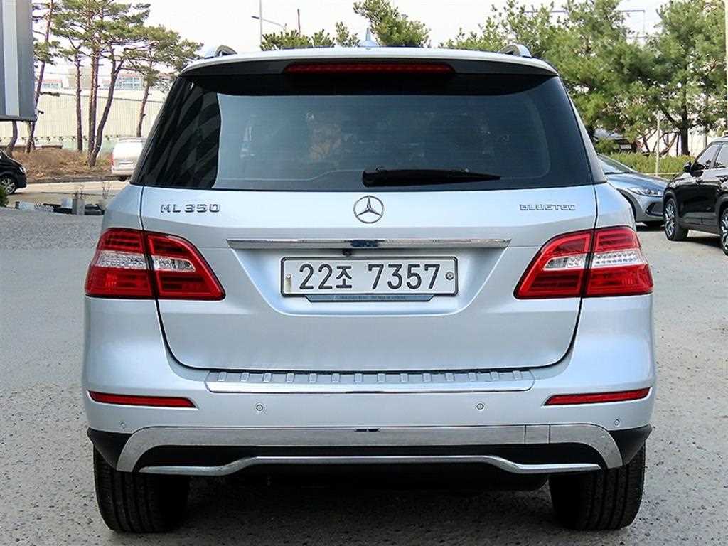 Mercedes Benz M Class - Vista 4