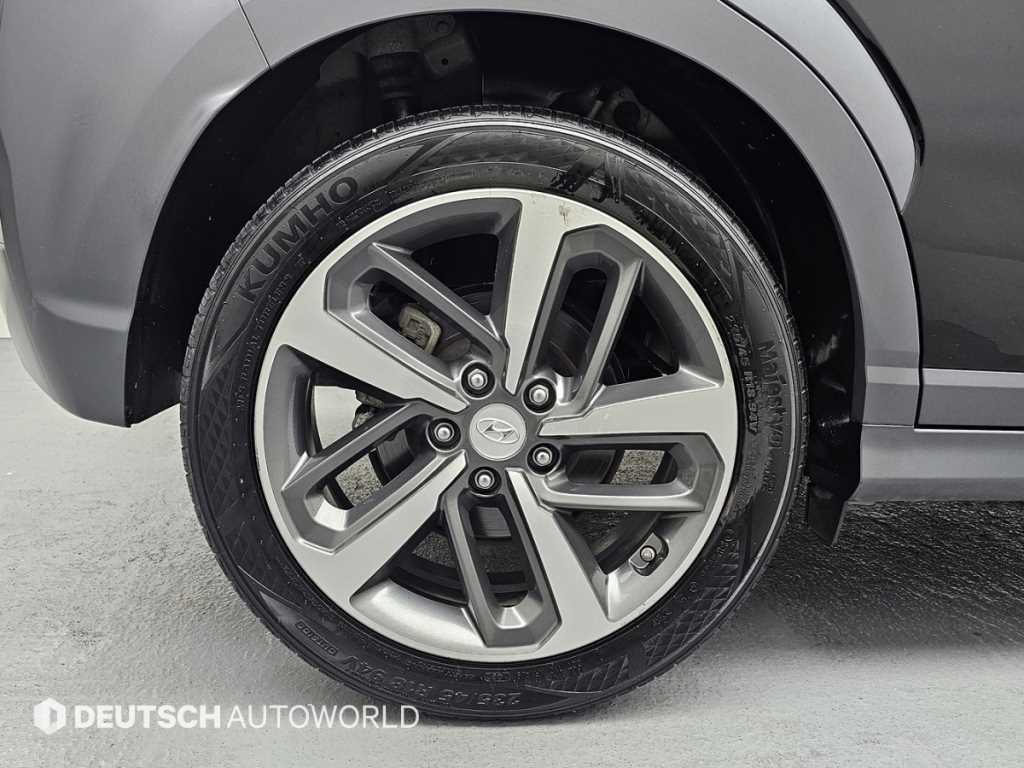 HYUNDAI Kona - Vista 5