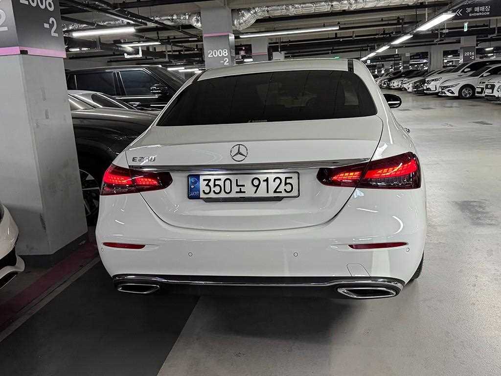 Mercedes Benz E class - Vista 4