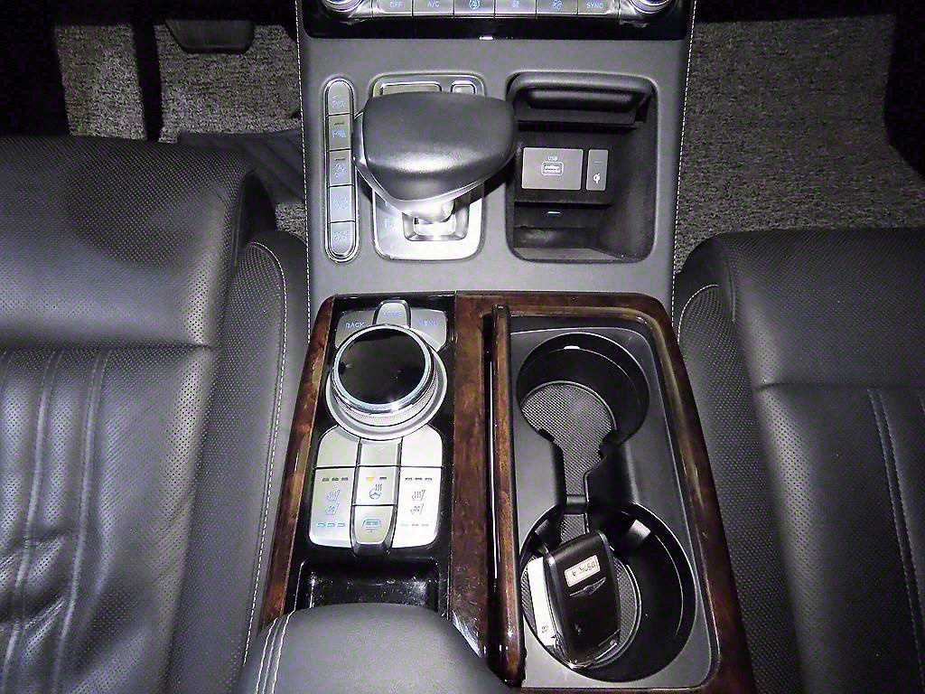 Genesis G90 - Vista 12