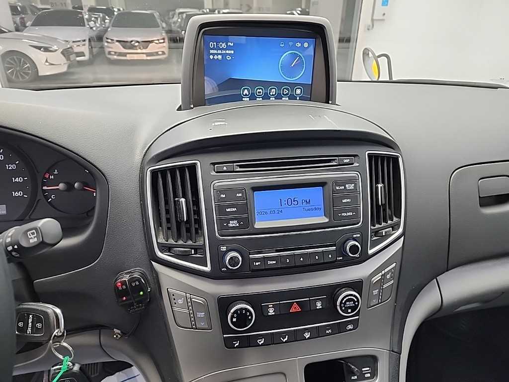 HYUNDAI Starex - Vista 10