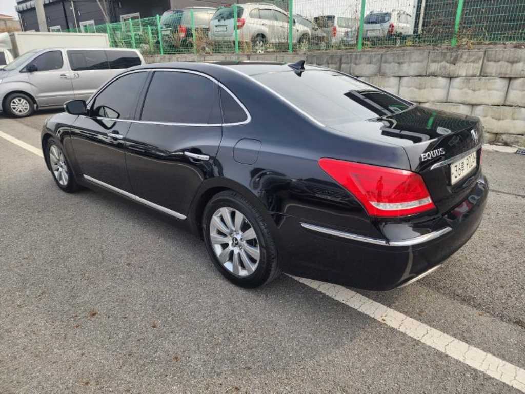 HYUNDAI Equus - Vista 4