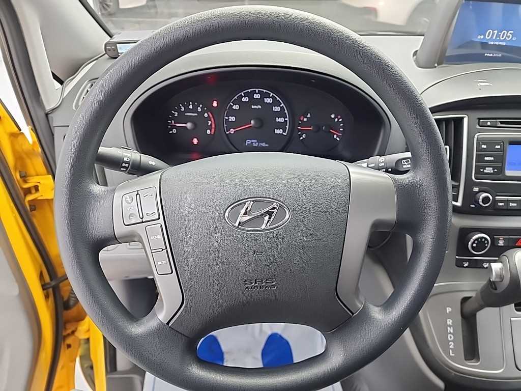HYUNDAI Starex - Vista 9