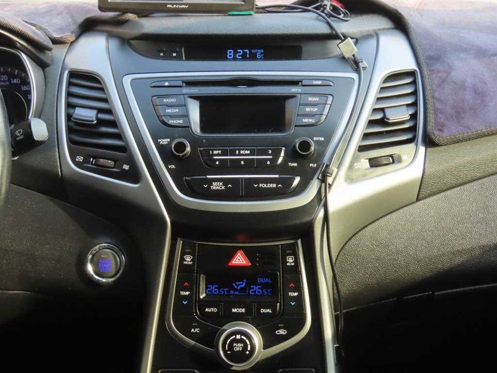 HYUNDAI Avante - Vista 9