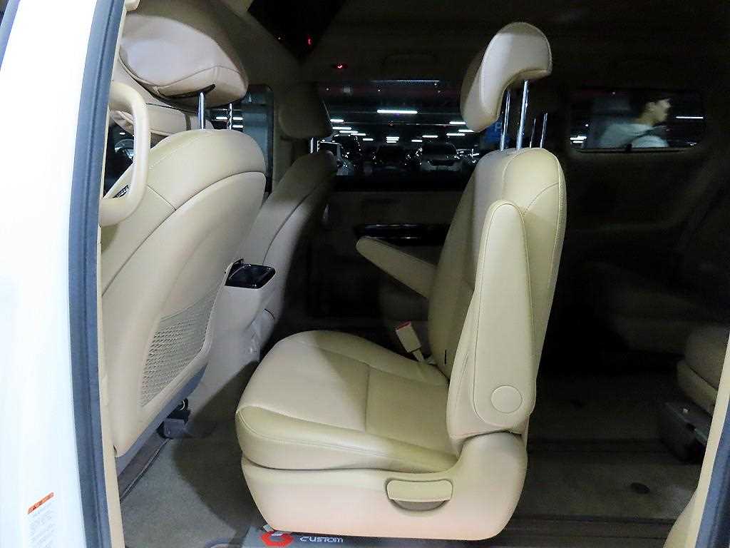KIA Carnival - Vista 7