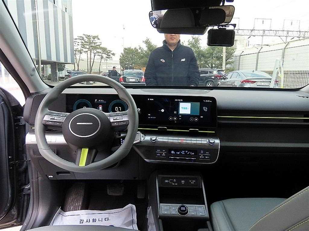 HYUNDAI Kona - Vista 7