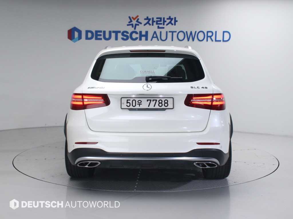 Mercedes Benz GLC Class - Vista 4