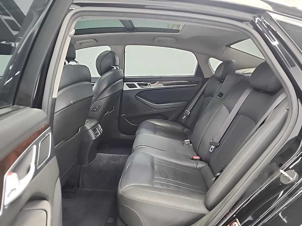 HYUNDAI Genesis - Vista 12