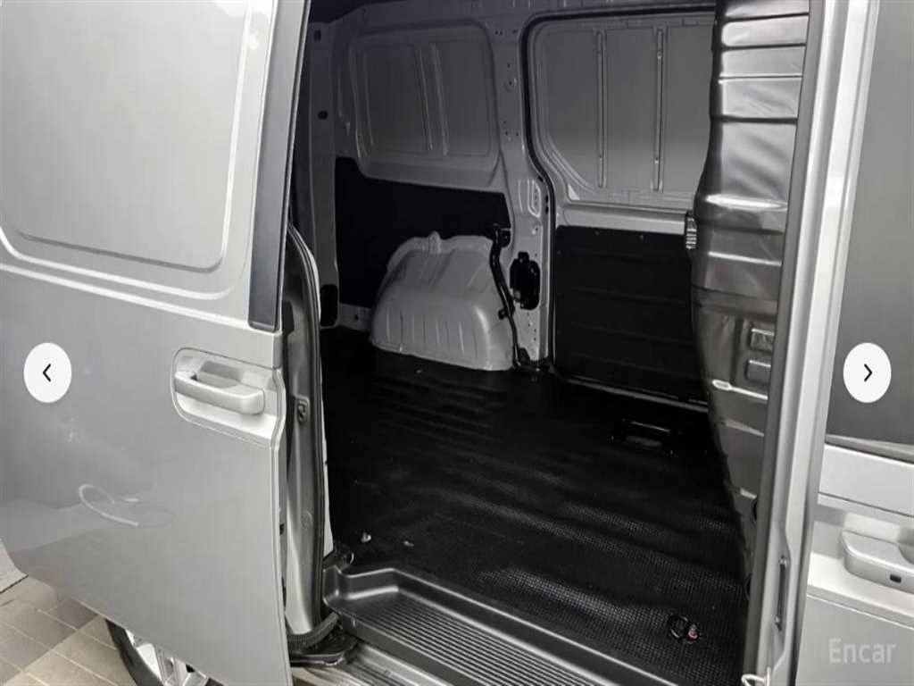 HYUNDAI Staria - Vista 12