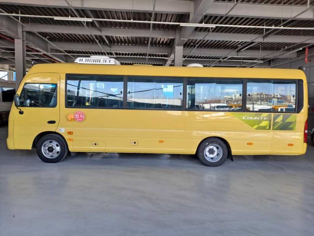 medium and large bus Hyundai bus - Vista 8