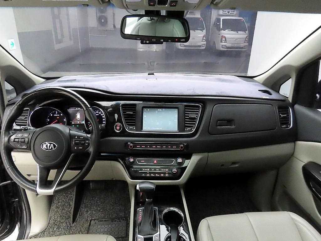 KIA Carnival - Vista 7