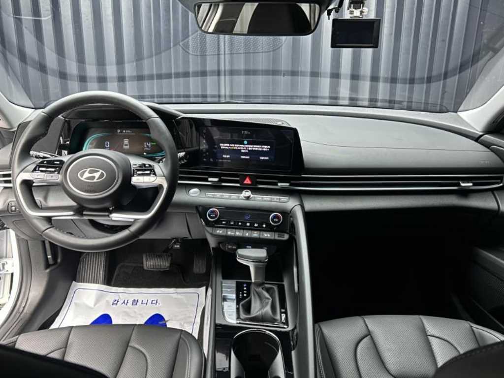 HYUNDAI Avante - Vista 7