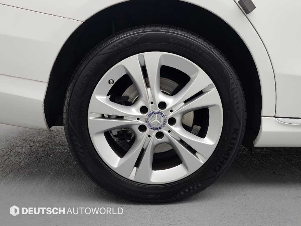 Mercedes Benz C Class - Vista 5