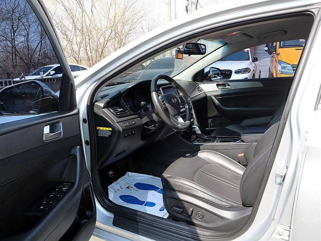 HYUNDAI Sonata - Vista 6