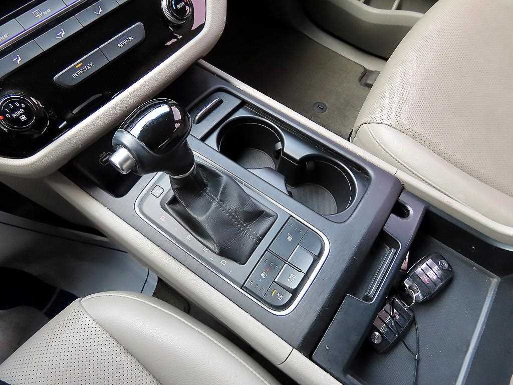 KIA Carnival - Vista 11