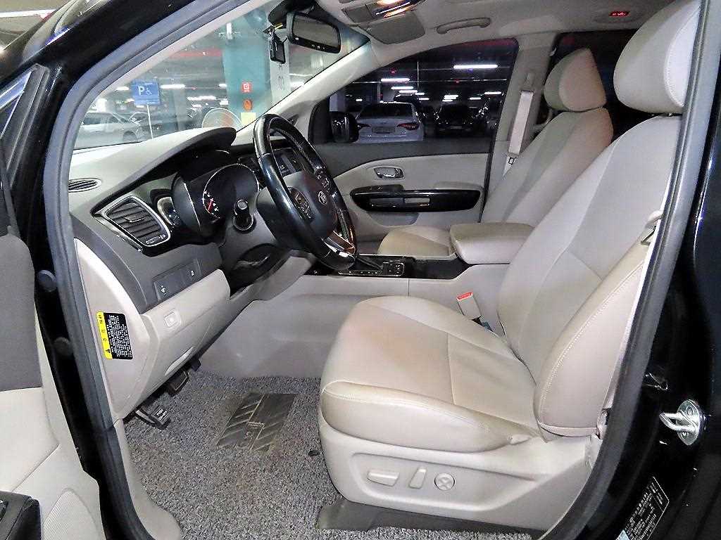 KIA Carnival - Vista 6
