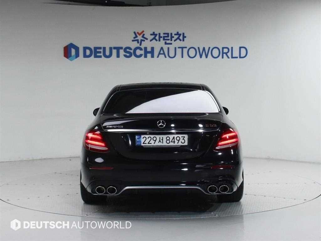 Mercedes Benz E class - Vista 4