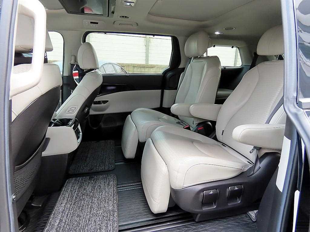 KIA Carnival - Vista 6