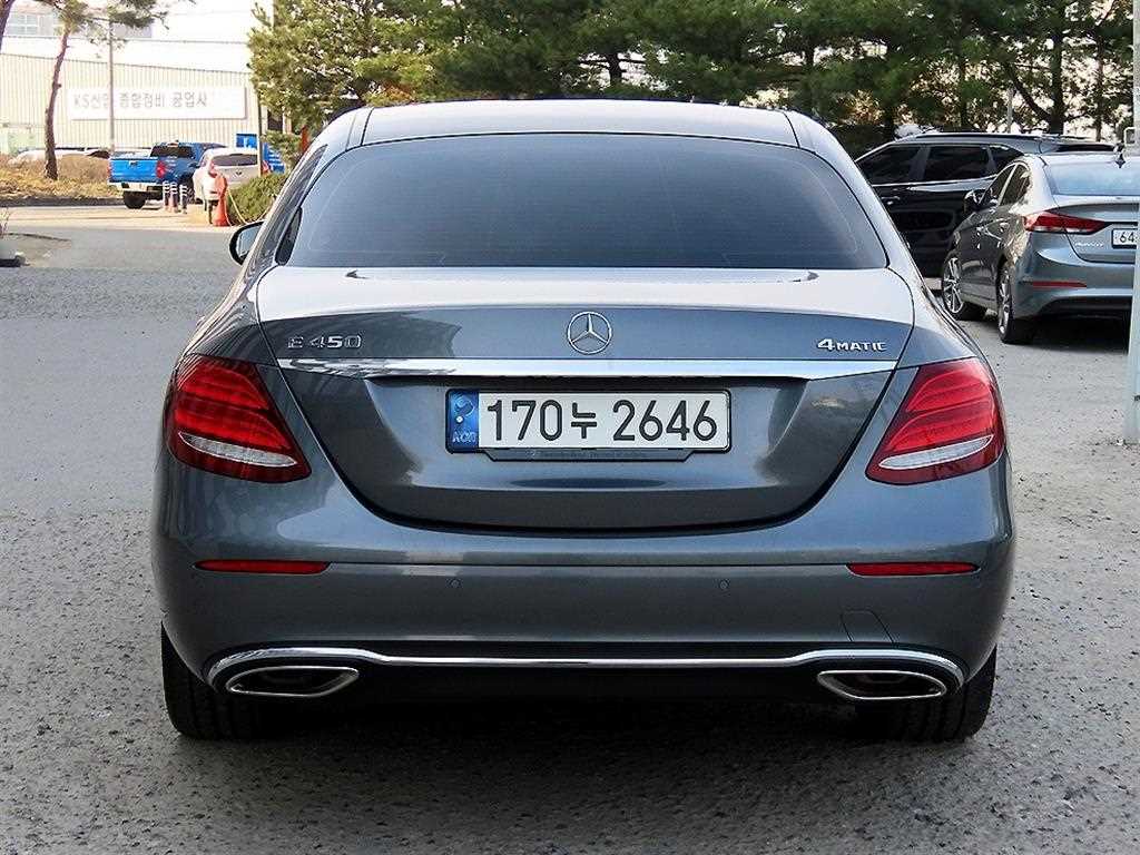 Mercedes Benz E class - Vista 4